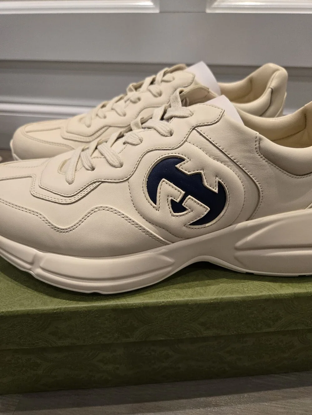 $990 GUCCI Rhyton Interlocking G Ivory/Blue Leather Sneakers UK 12.5 US 13 EU 46